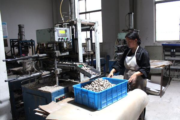 氧化鋁陶瓷被劃了你還在用嗎?可能有重金屬中毒。